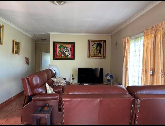 3 BEDROOM COMPLEX FOR SALE IN CLARINA